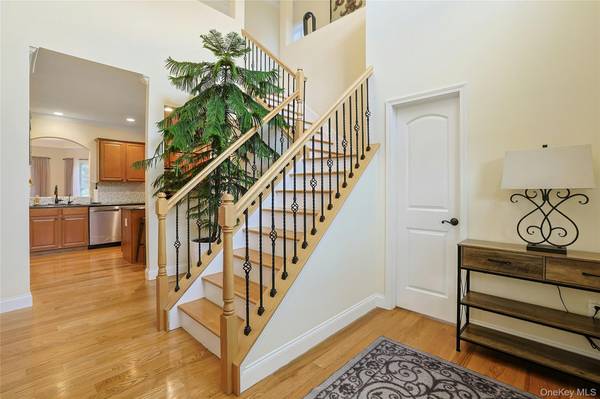 18 Tanyas CT, Monroe, NY 10950