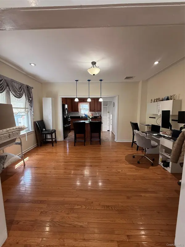 94-46 226th ST, Floral Park, NY 11001