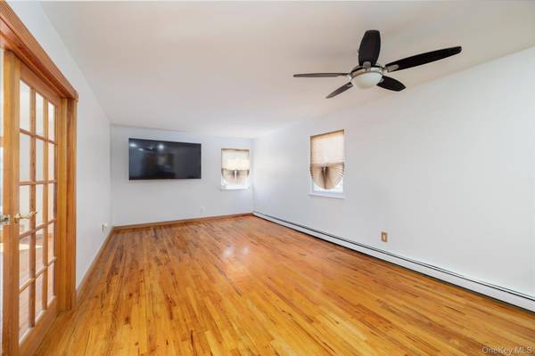 34 Vandewater AVE, Floral Park, NY 11001