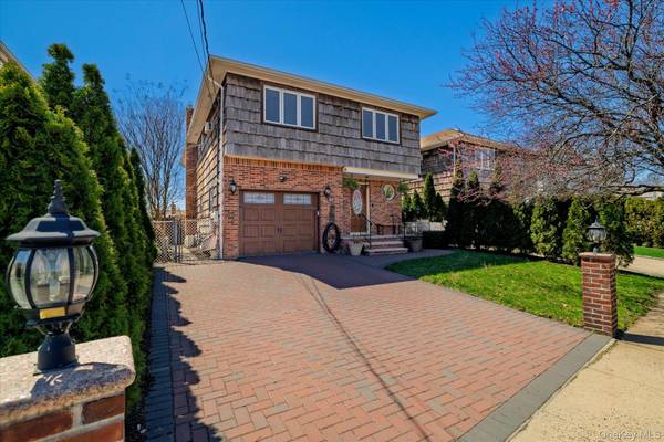 34 Vandewater AVE, Floral Park, NY 11001