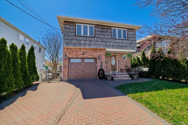 34 Vandewater AVE, Floral Park, NY 11001
