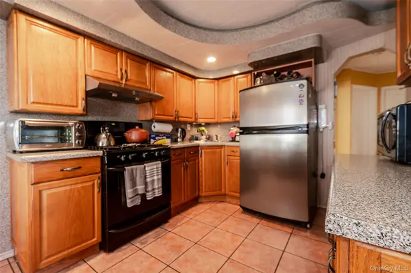 126 Scranton AVE, Lynbrook, NY 11563