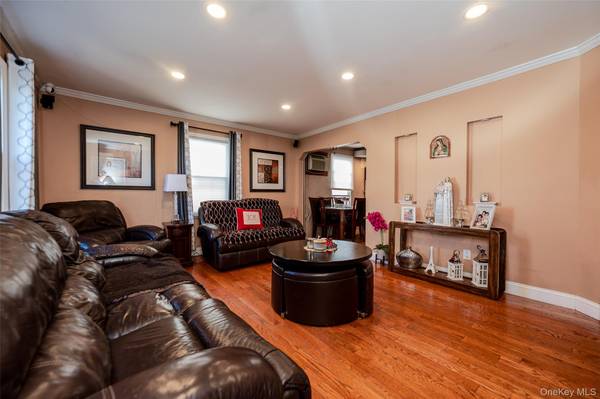 126 Scranton AVE, Lynbrook, NY 11563