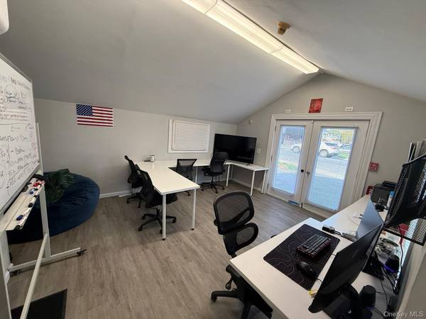 218 Ronkonkoma AVE, Ronkonkoma, NY 11779