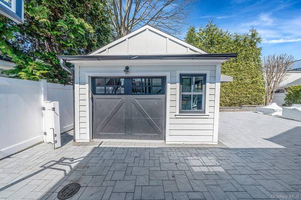 347 Broadway, Carle Place, NY 11514