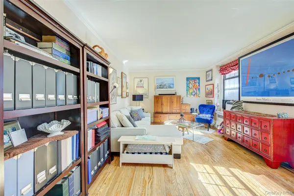 109-14 Ascan AVE #1K, Forest Hills, NY 11375