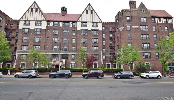 109-14 Ascan AVE #1K, Forest Hills, NY 11375