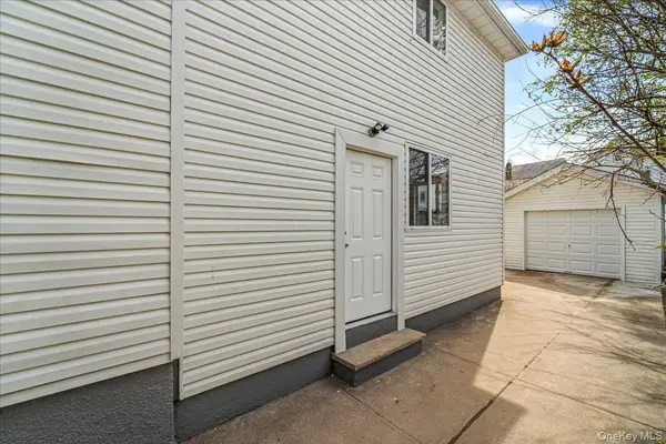 90-34 205th ST, Hollis, NY 11423