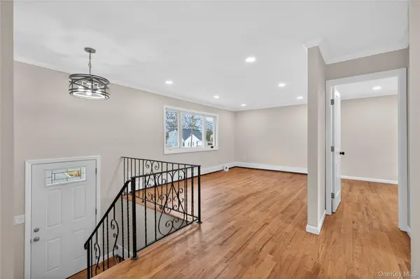 15 Lindsay ST, Huntington, NY 11743