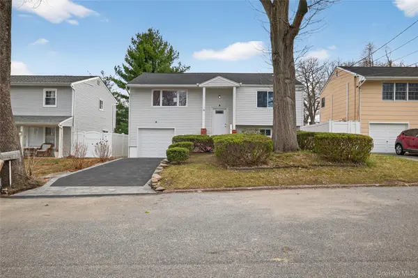 15 Lindsay ST, Huntington, NY 11743
