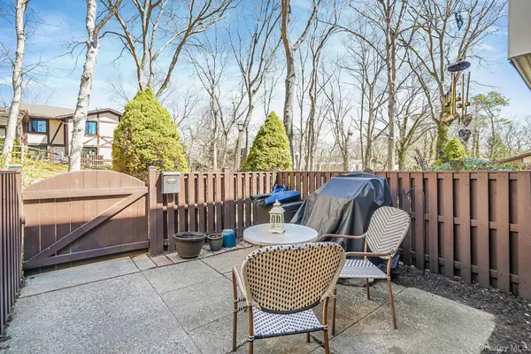 175 Cambridge DR, Port Jefferson Station, NY 11776