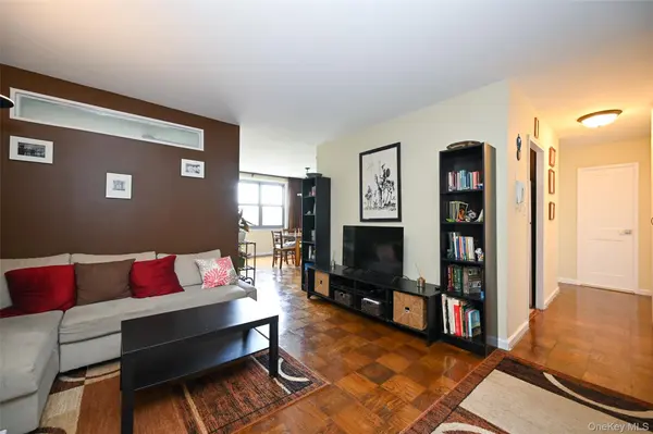 61-20 Grand Central Pkwy #B 803, Forest Hills, NY 11375