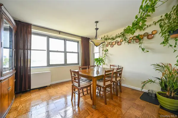 61-20 Grand Central Pkwy #B 803, Forest Hills, NY 11375