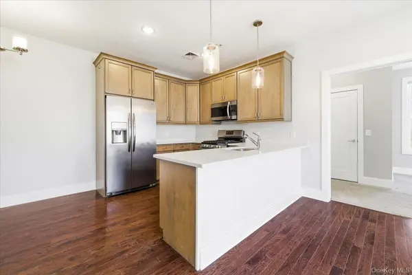 631 Marina Pointe DR #631, East Rockaway, NY 11518