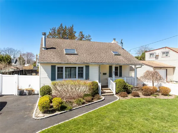 84 Rhoda AVE, North Babylon, NY 11703
