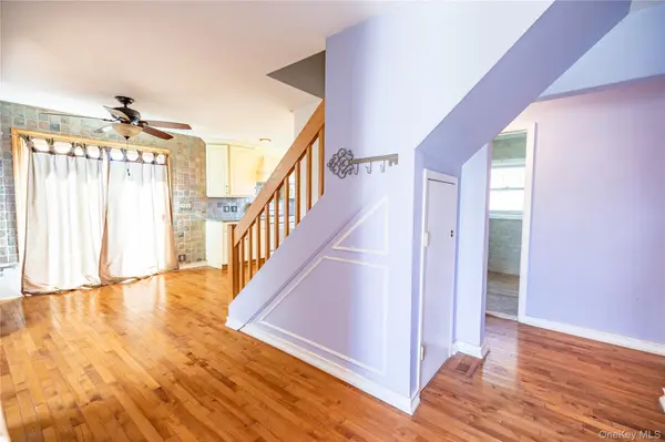 84 Rhoda AVE, North Babylon, NY 11703