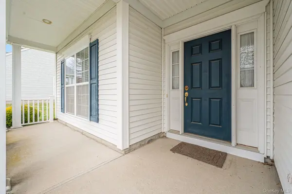 16 Oakhurst CT, Mount Sinai, NY 11766