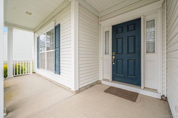 16 Oakhurst CT, Mount Sinai, NY 11766
