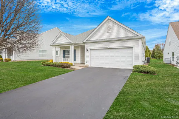16 Oakhurst CT, Mount Sinai, NY 11766