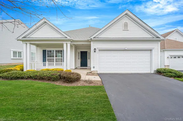 16 Oakhurst CT, Mount Sinai, NY 11766