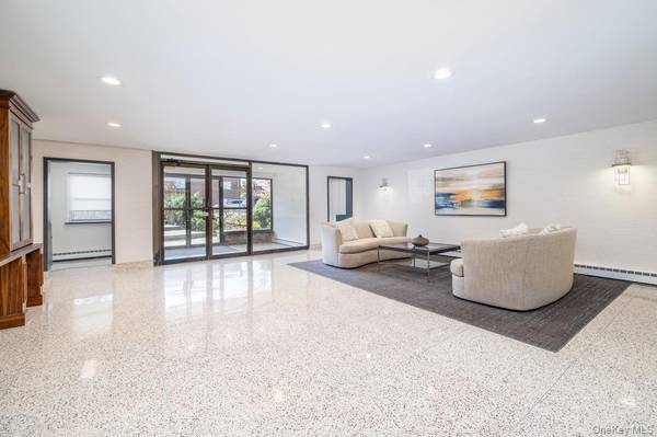 90 S Park AVE #B3, Rockville Centre, NY 11570