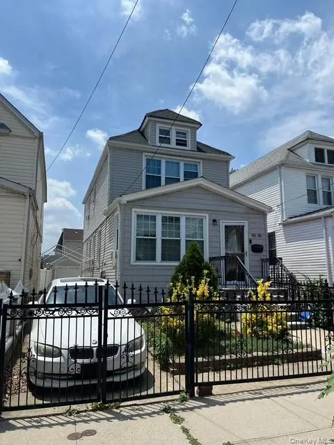 9030 Vanderveer ST, Queens Village, NY 11428