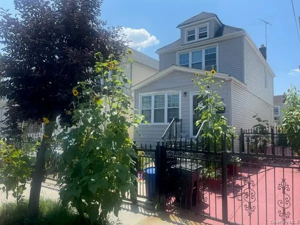 9030 Vanderveer ST, Queens Village, NY 11428
