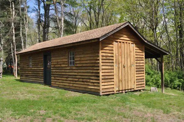 550 Browning RD, Salt Point, NY 12578
