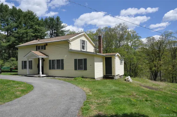 550 Browning RD, Salt Point, NY 12578