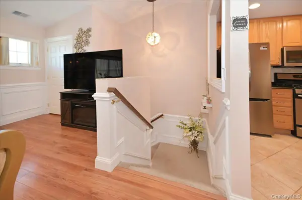 80 Morley CIR, Melville, NY 11747