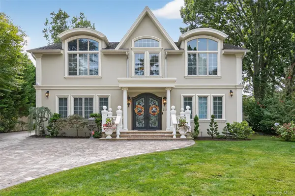 211 Hillturn LN, Roslyn Heights, NY 11577