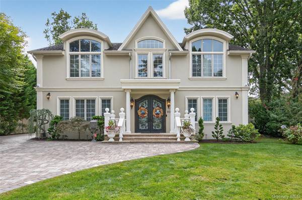 211 Hillturn LN, Roslyn Heights, NY 11577
