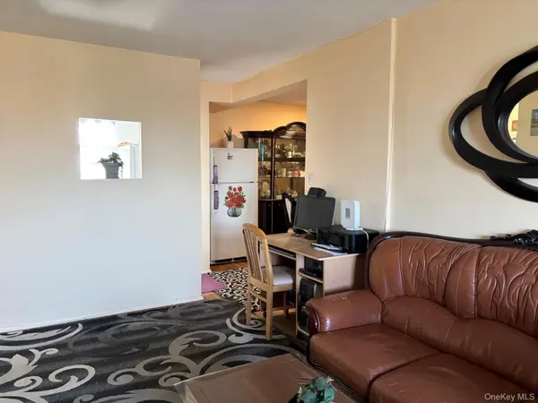 87-19 204th ST #A68, Hollis, NY 11423