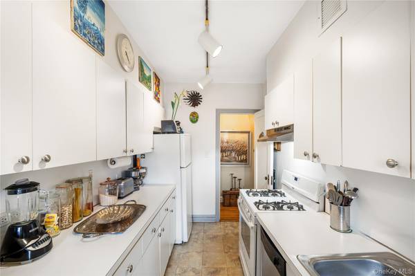 34-24 82nd ST #6N, Jackson Heights, NY 11372