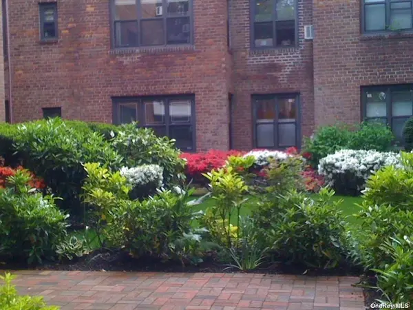 2 Town House PL #1J, Great Neck, NY 11021