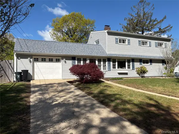 2 Dwarf LN, Wantagh, NY 11793