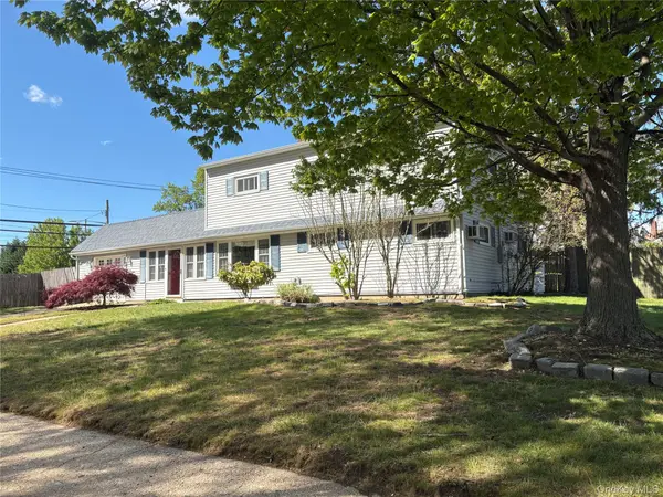 2 Dwarf LN, Wantagh, NY 11793