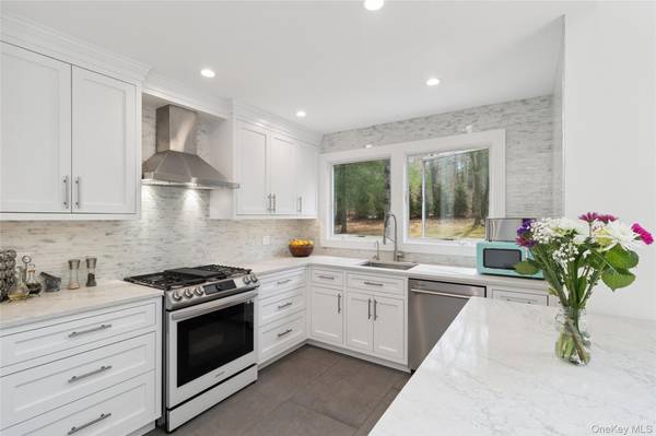 27 Ely Brook RD, East Hampton, NY 11937