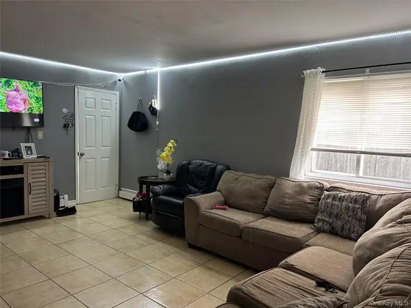 3 Wilson CT, Massapequa, NY 11758