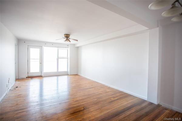 855 E Broadway #6H, Long Beach, NY 11561