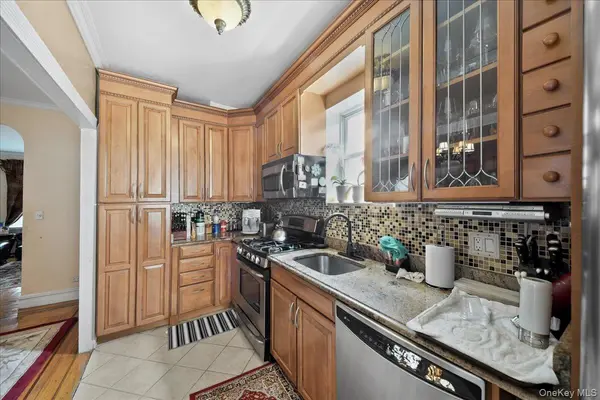 2445 Yates AVE, Bronx, NY 10469