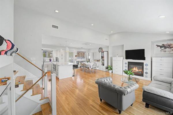 47 Favorite LN, Jericho, NY 11753