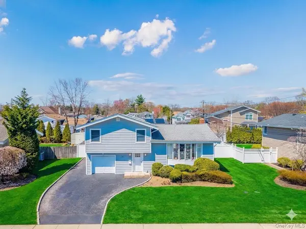 47 Favorite LN, Jericho, NY 11753
