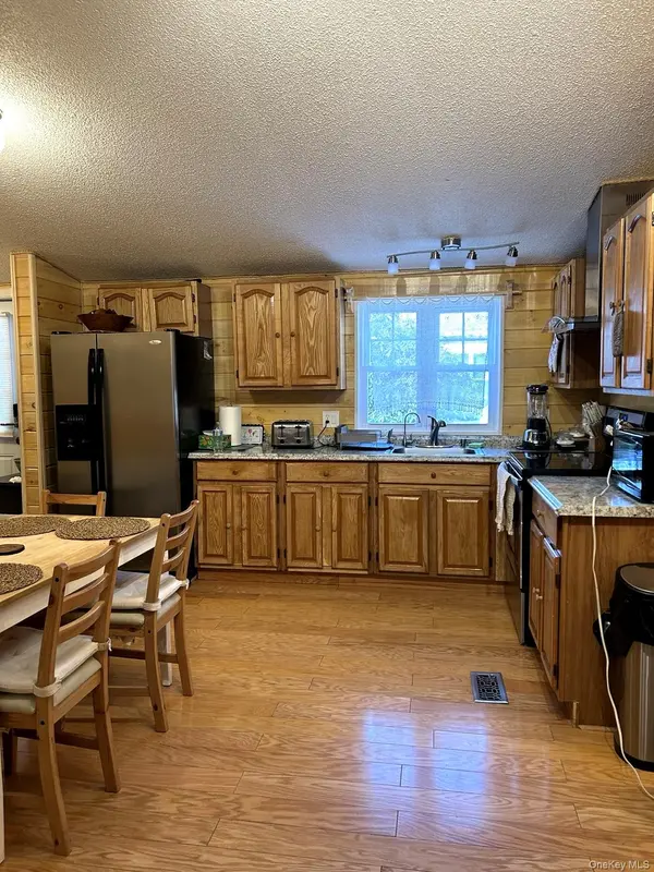 68 Oxford CIR, Neversink, NY 12759