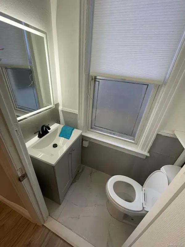 6041 56th RD, Maspeth, NY 11378