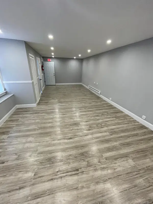 6041 56th RD, Maspeth, NY 11378