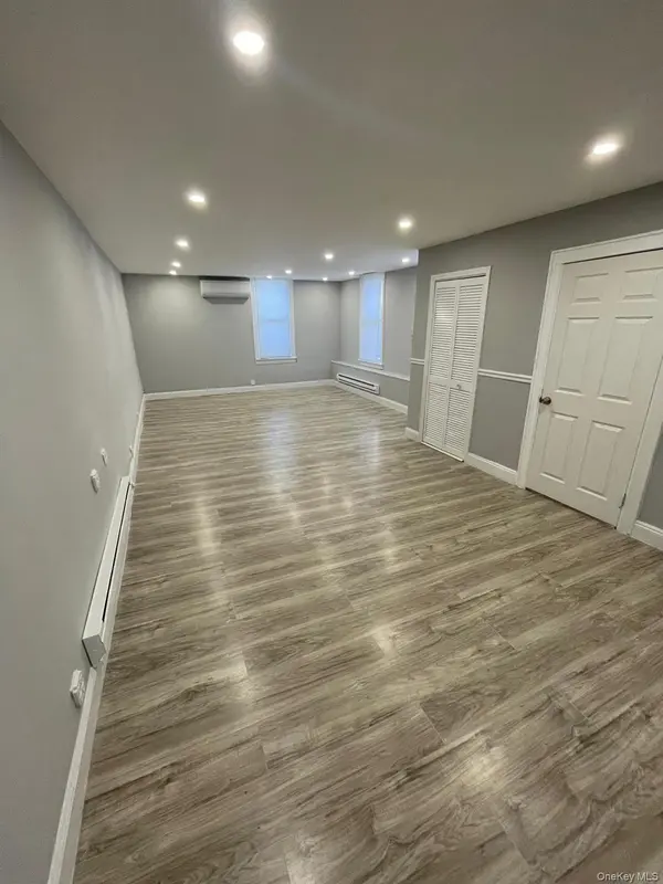 6041 56th RD, Maspeth, NY 11378