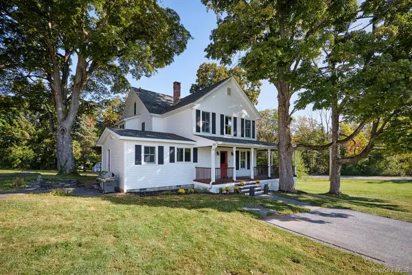 949 Freedom RD, Pleasant Valley, NY 12569