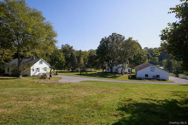 949 Freedom RD, Pleasant Valley, NY 12569