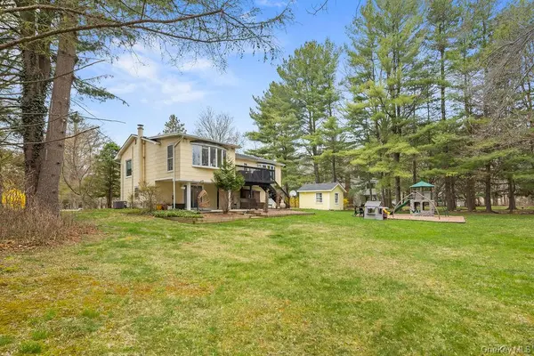 10 Cottage LN, Suffern, NY 10901